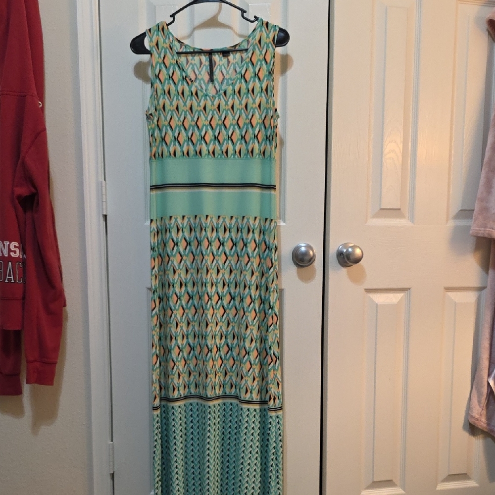 Small Sleeveless Geometric Maxi Dress